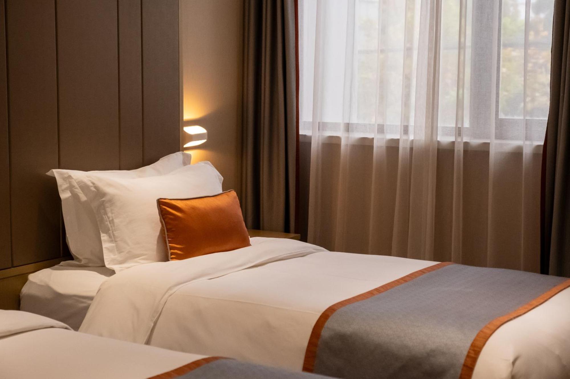 Shanghai-Deco Hotel-Free Shuttle Bus To Pudong Airport And Disneyland Exterior photo